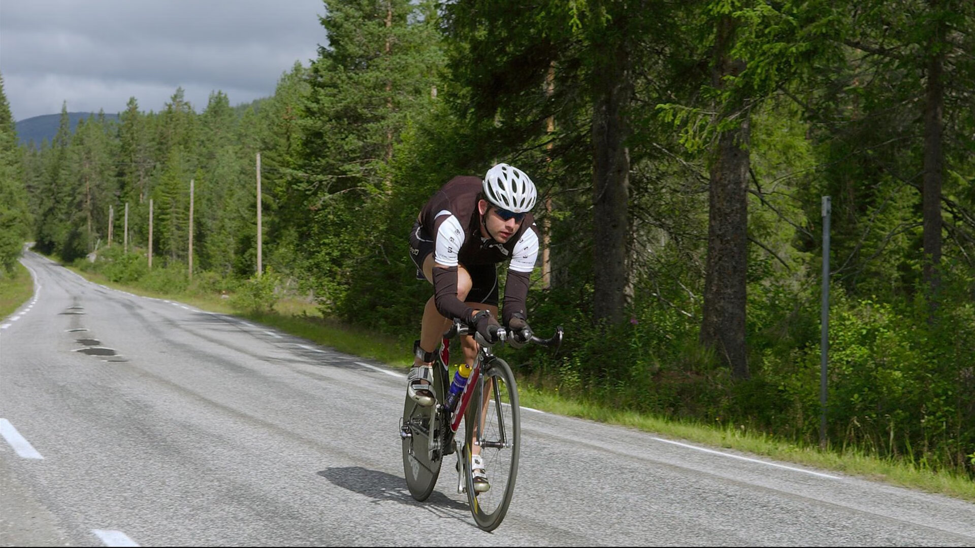 观众席无障碍设施升级提升体验感，无障碍接待台